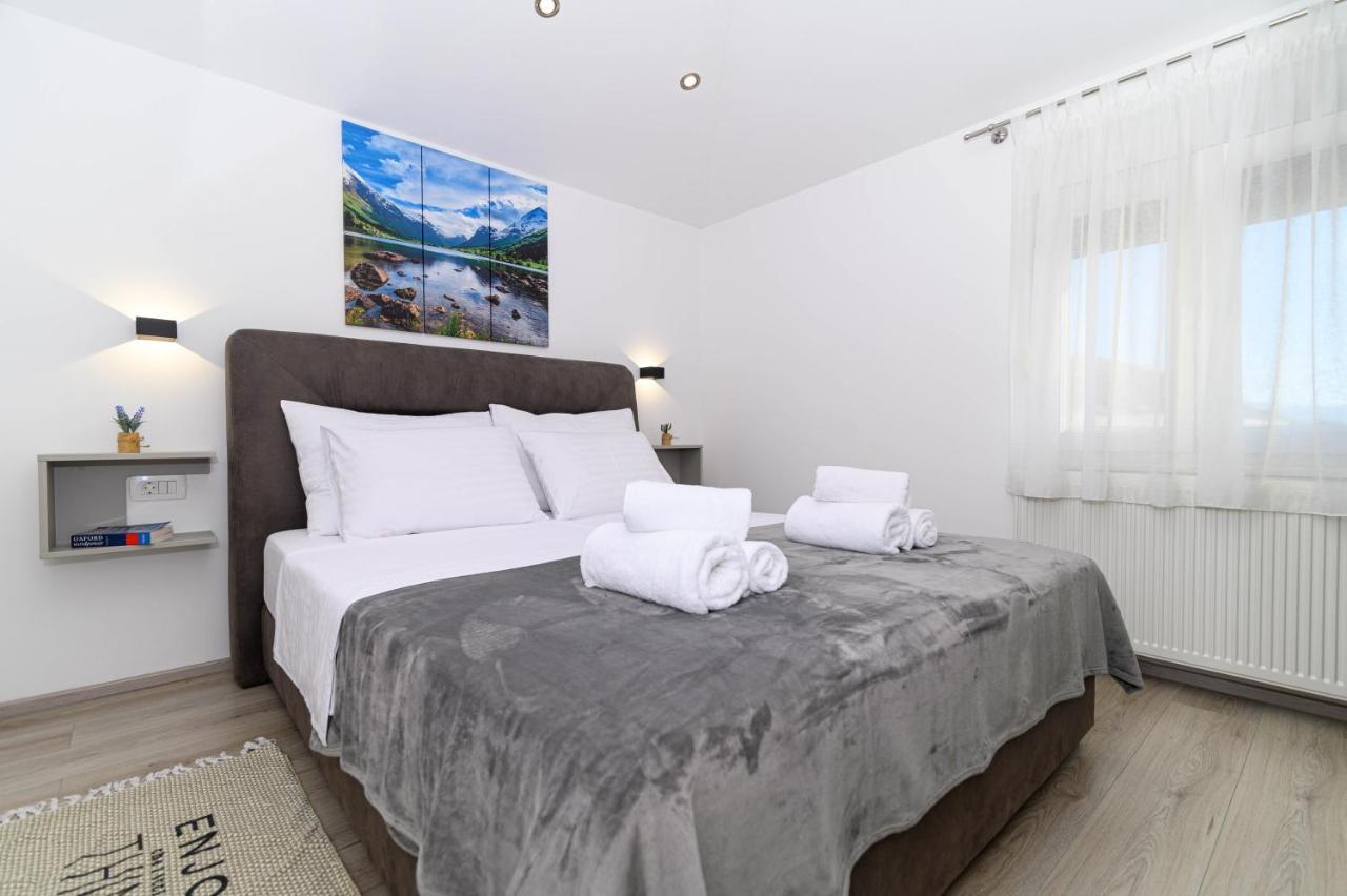 Apartment Loni *